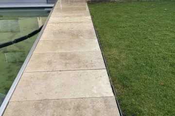 Steinfliesenweg nach der Reinigung