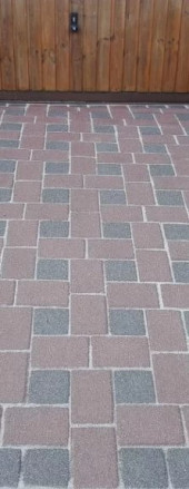 Hofeinfahrt nach der Reinigung