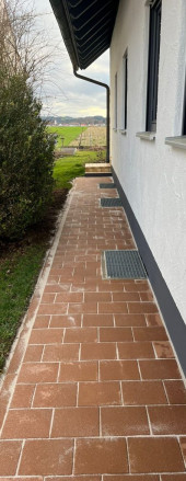 Steinfliesenweg nach der Reinigung