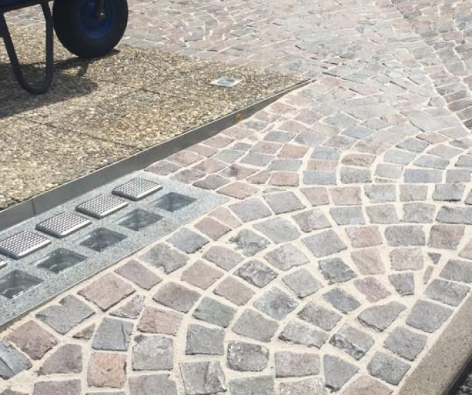 Bild eines Steinbodens nach der Fugensanierung